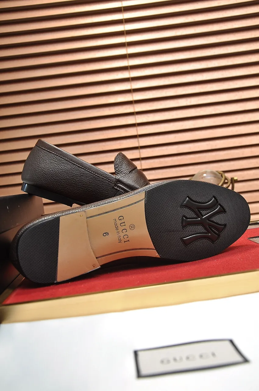 Men's shoes 💰520💶【GUCCI】 (High-end Niuli) New 🍀Gucci* - top version Gucci Peas shoes! Made of imported original cowhide, the inner top layer is comfortable cowhide lining! Original wear-resistant rubber outsole! High quality products! Code number 38-44!